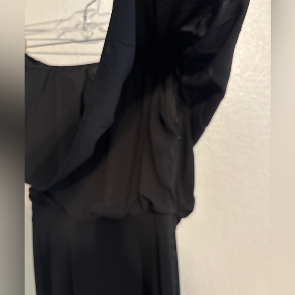 NWT Vince Camuto women’s black Off-the-Shoulder Flounce Top Jumpsuit size 2 - Picture 4 of 6